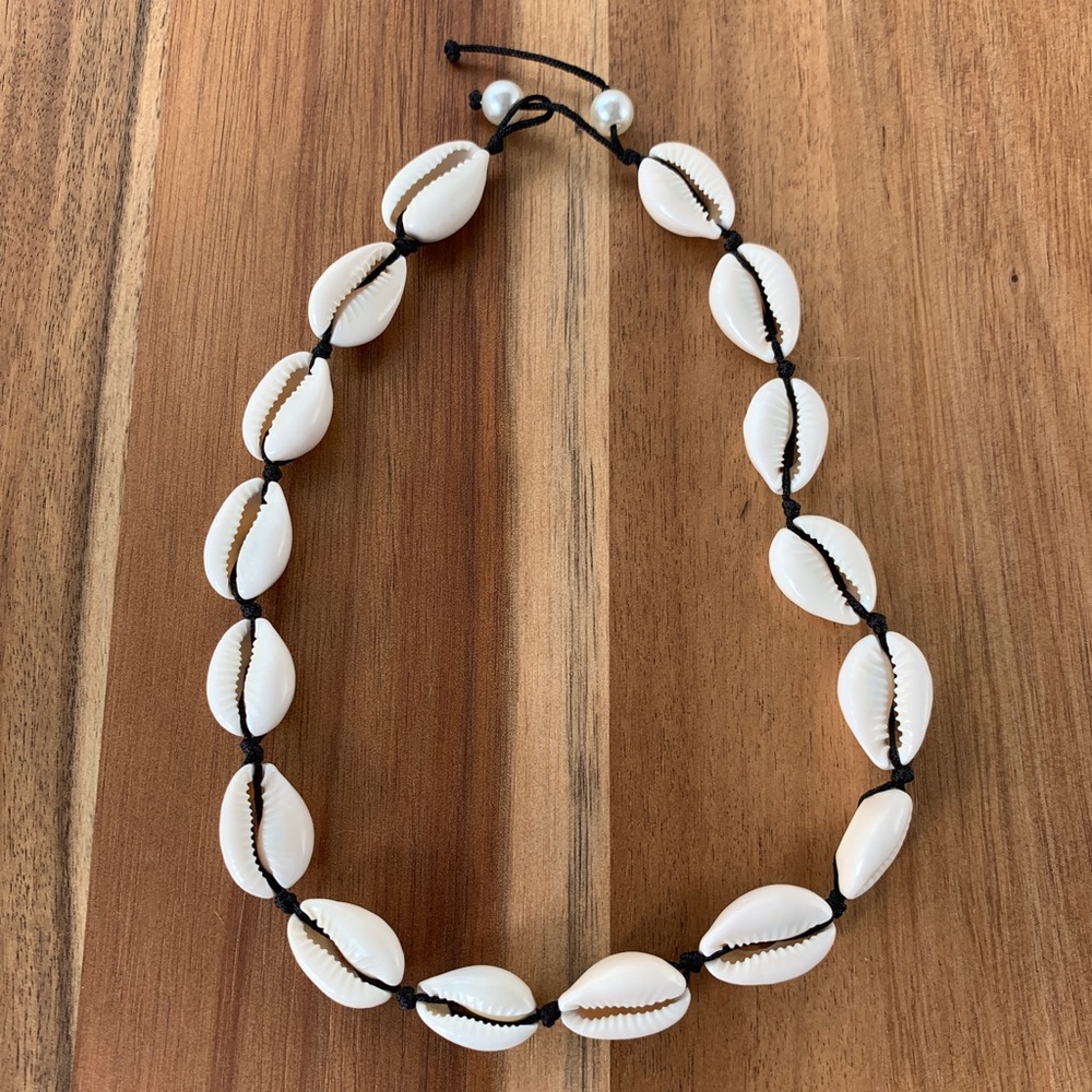 Vintage Cowrie Shell Necklace - Picture 5 of 5